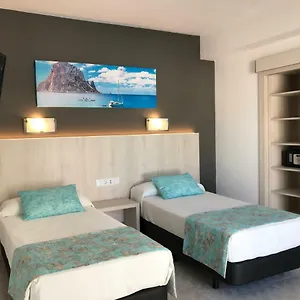 hostal-cervantes.ibizaislandhotels.net/