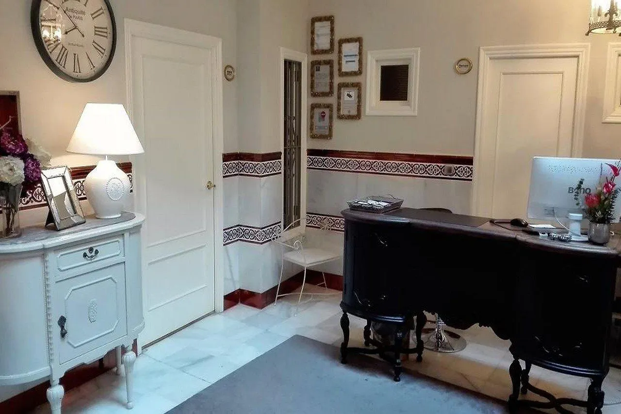 Le Petit Paris Hotel Seville Guest house
