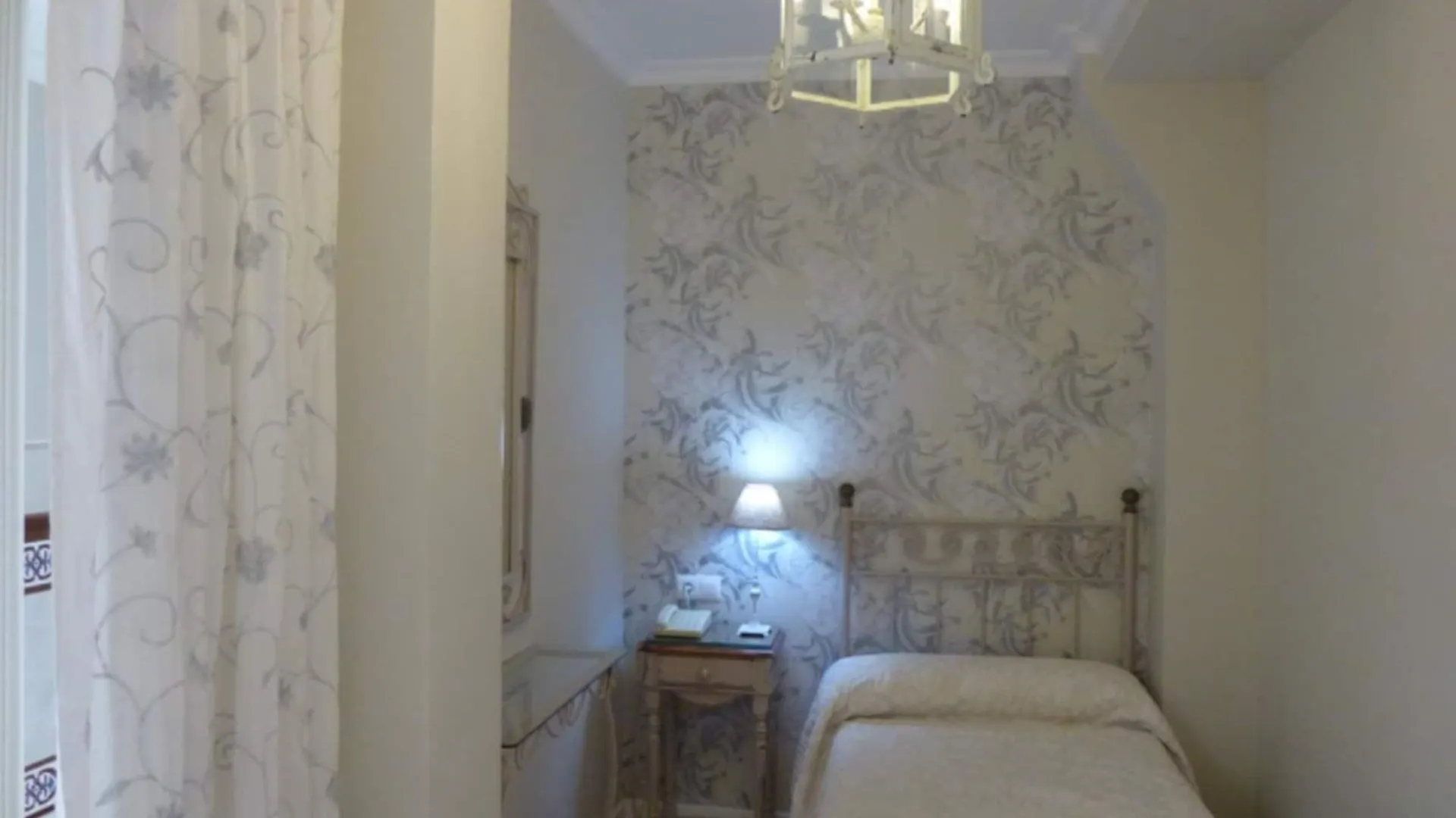 Le Petit Paris Hotel Seville