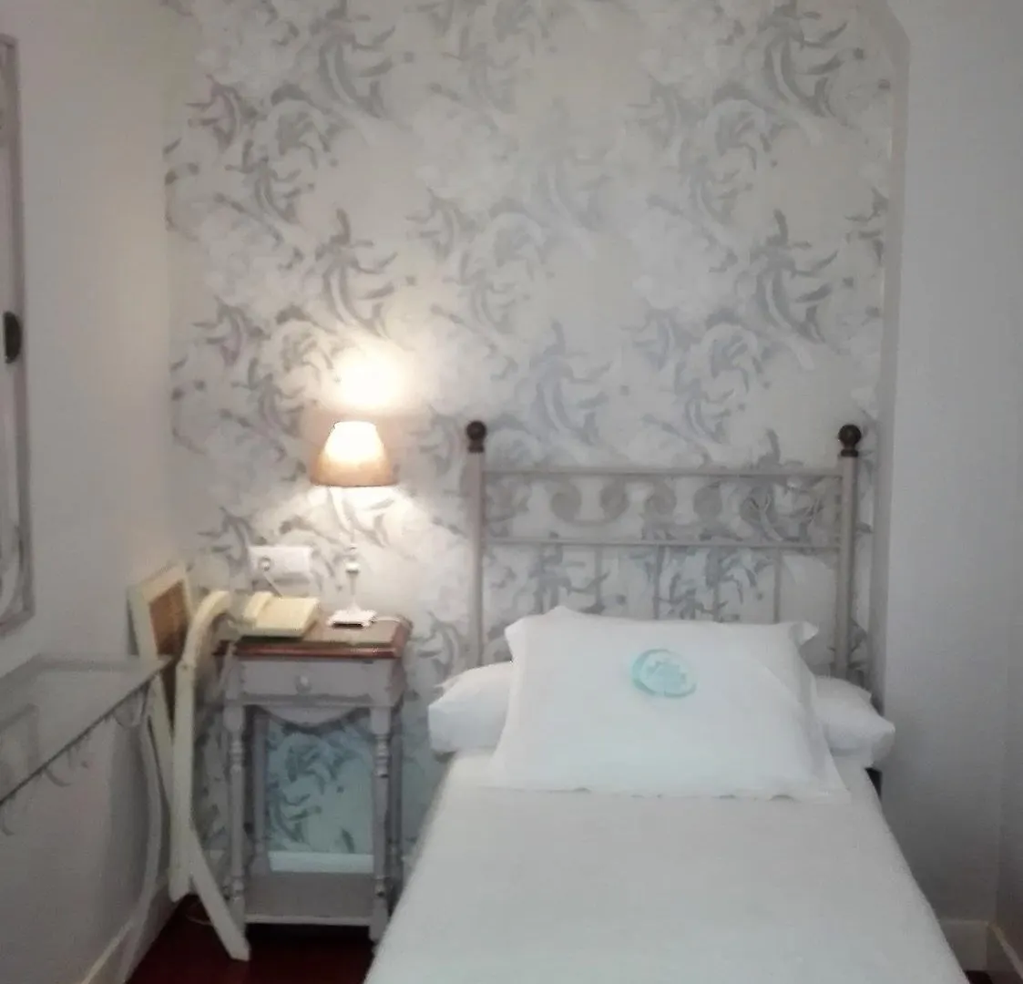 Le Petit Paris Hotel Seville Guest house