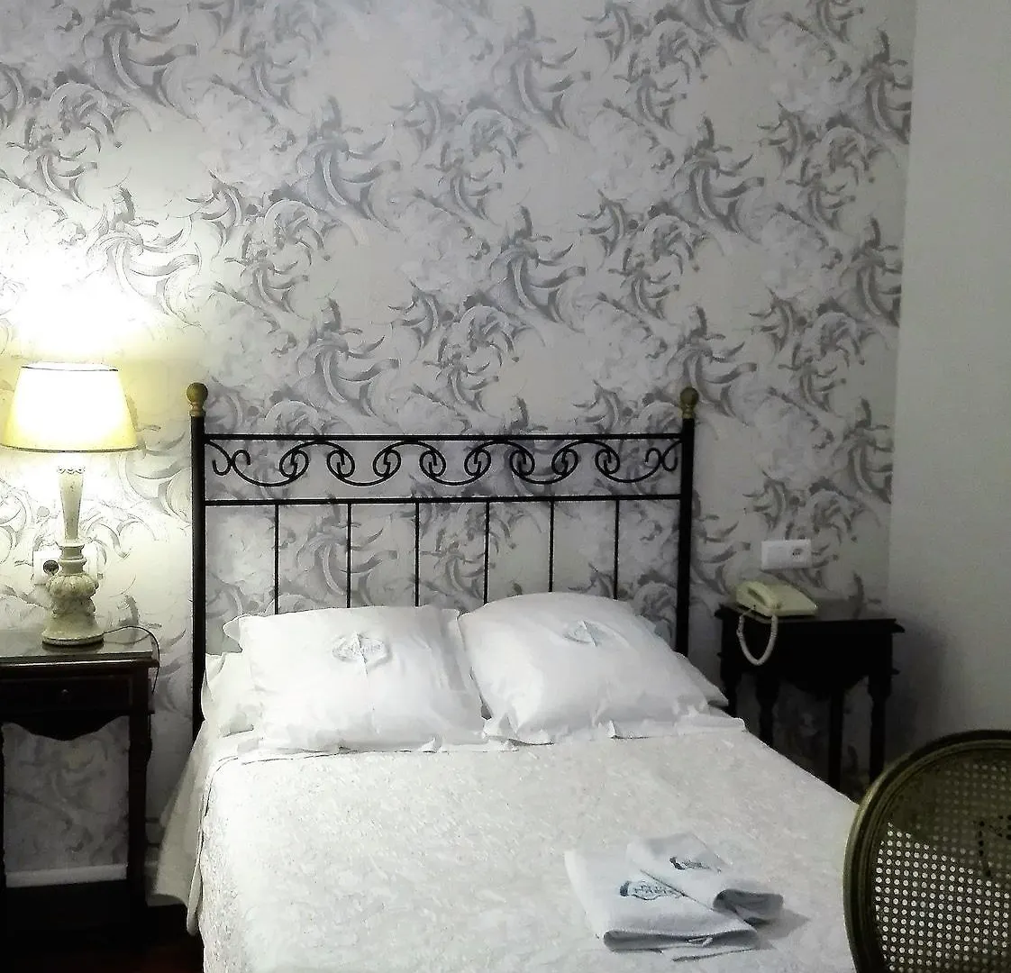 Le Petit Paris Hotel Seville