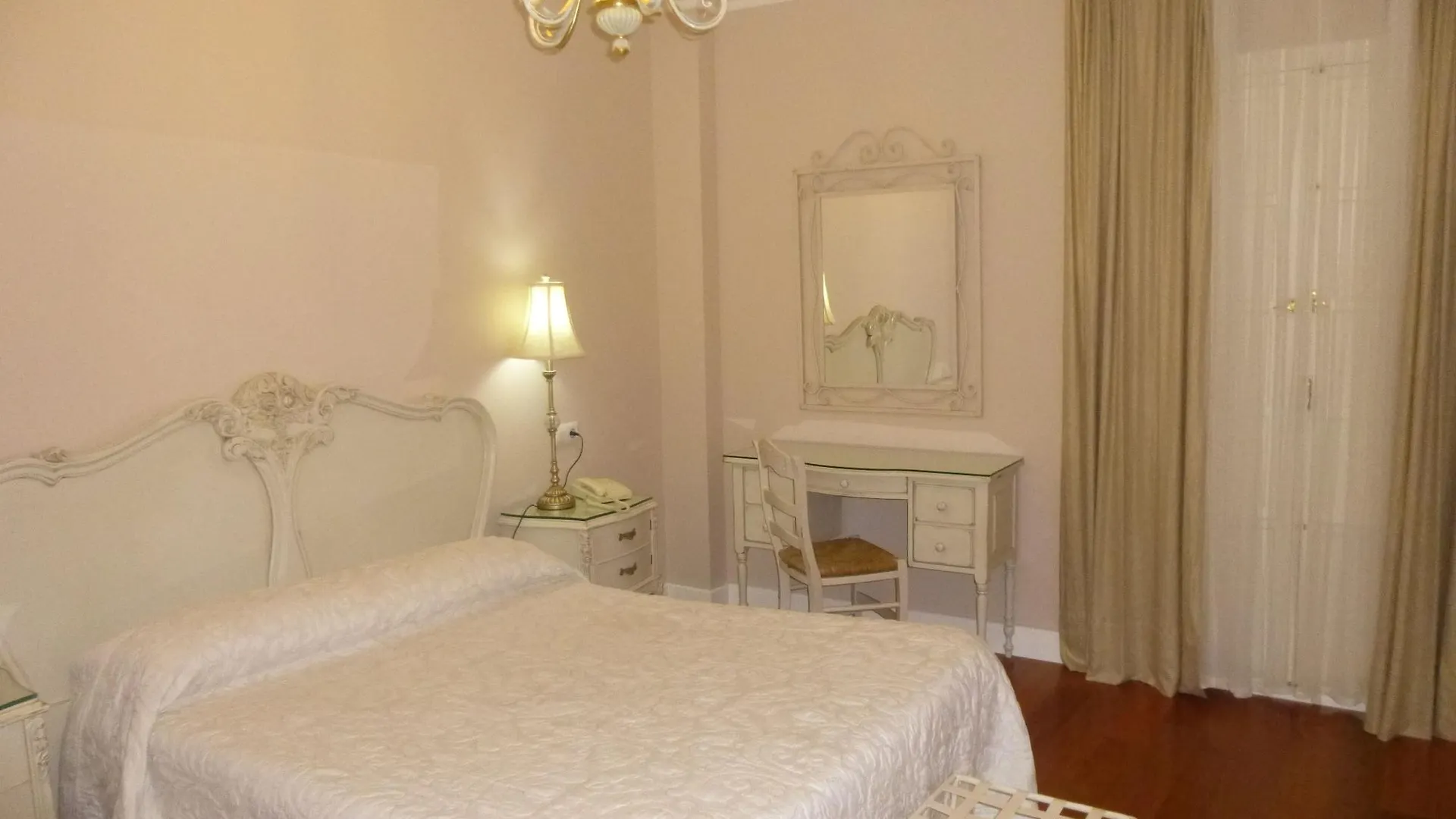Le Petit Paris Hotel Seville 2*,  Spain
