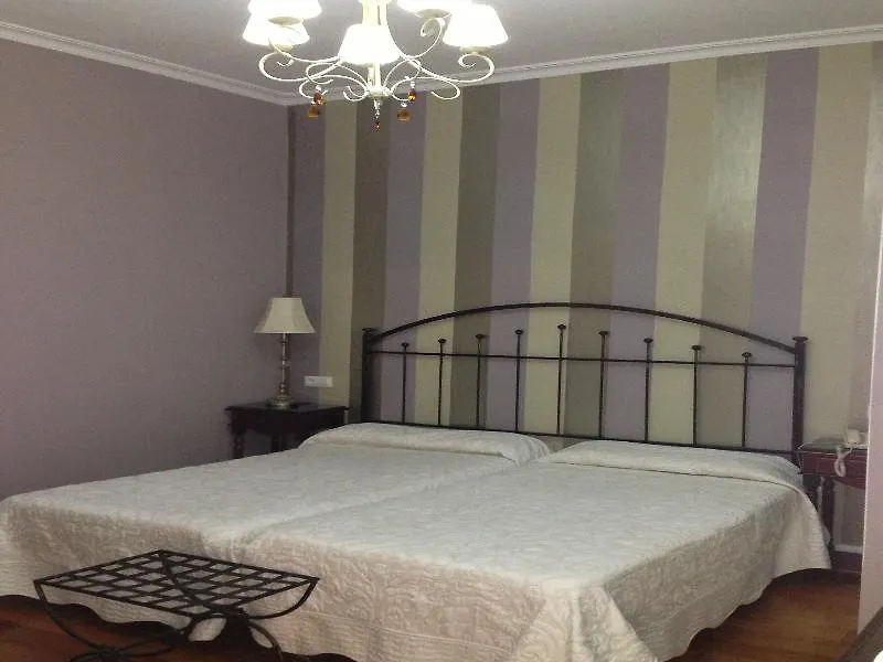 Le Petit Paris Hotel Seville 2*,