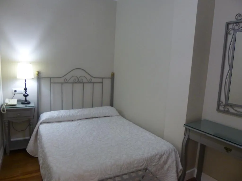 Le Petit Paris Hotel Seville Guest house