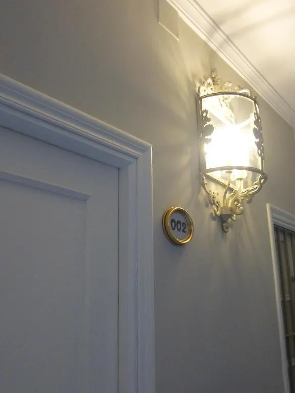 ** Guest house Le Petit Paris Hotel Seville Spain