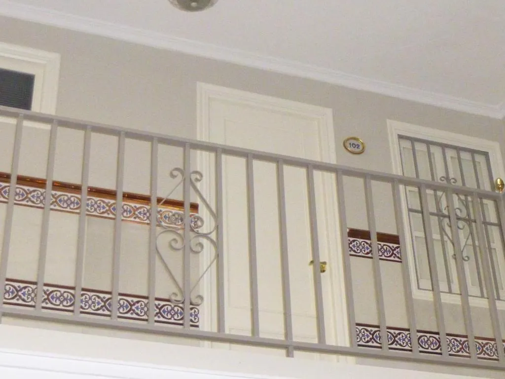 Le Petit Paris Hotel Seville
