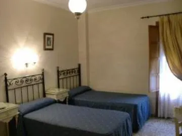 Le Petit Paris Hotel Seville Guest house