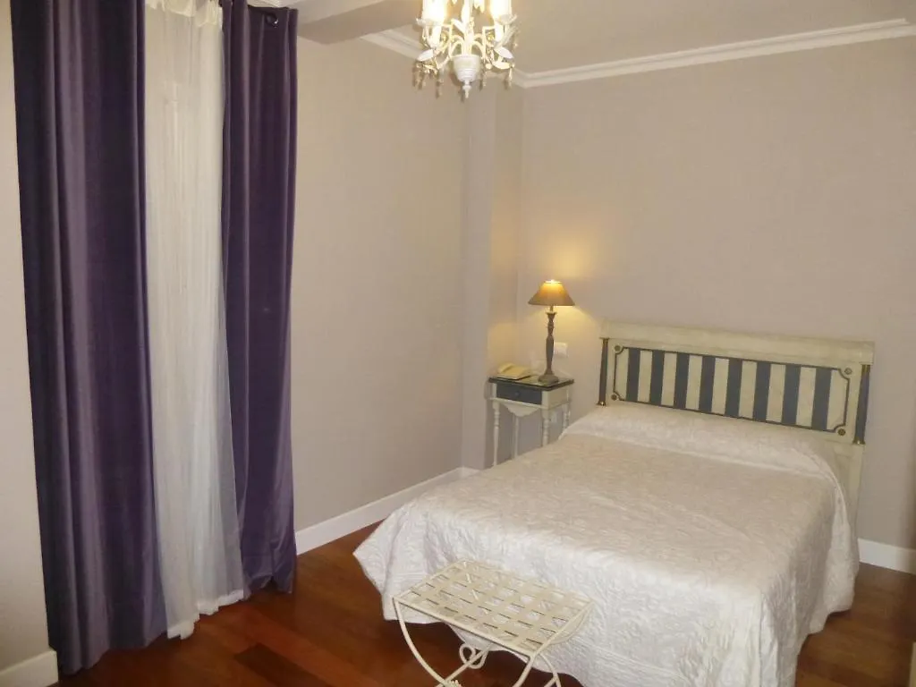 Le Petit Paris Hotel Seville 2*,