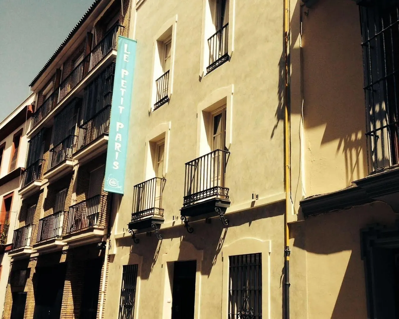 Guest house Le Petit Paris Hotel Seville