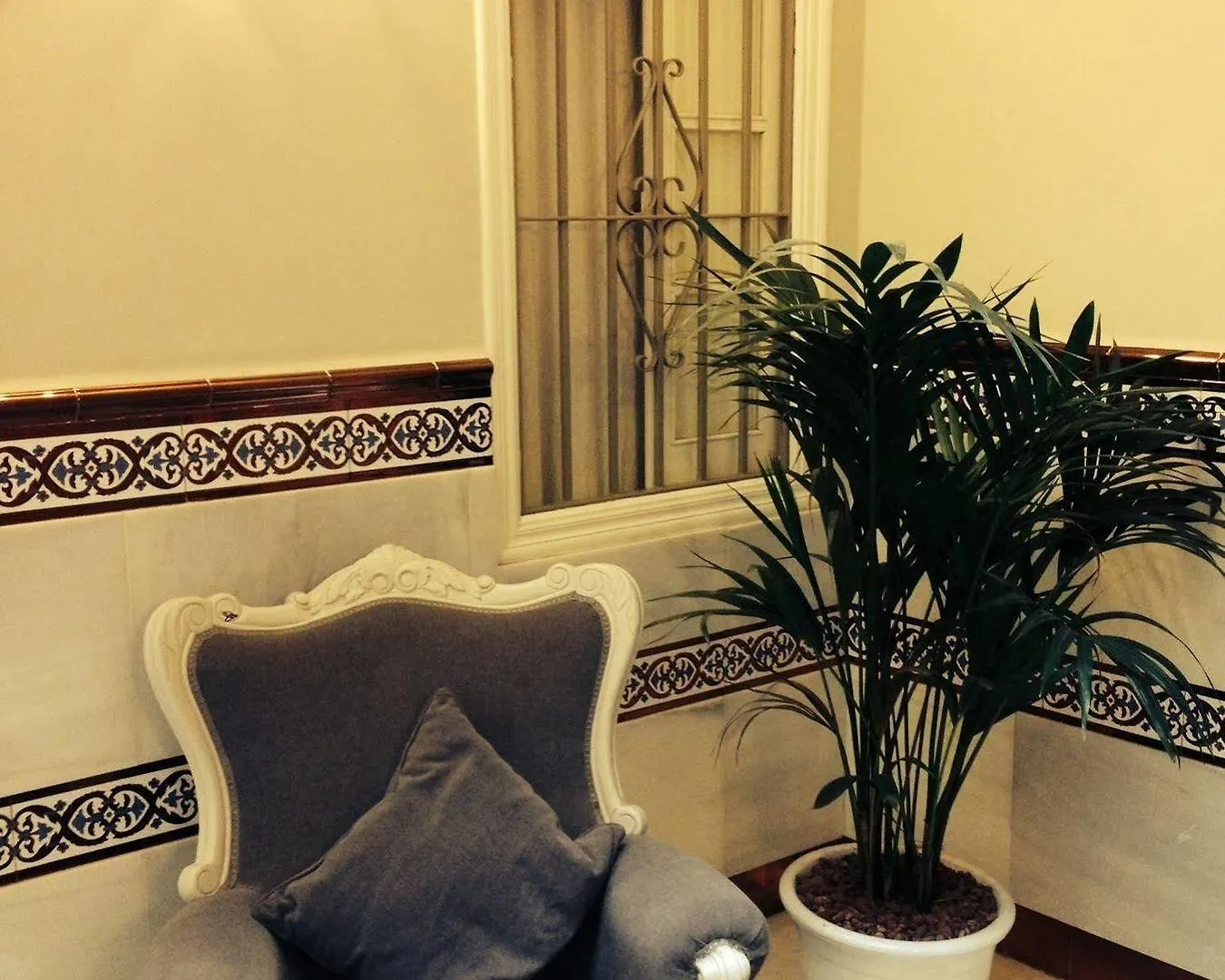 Le Petit Paris Hotel Seville Guest house