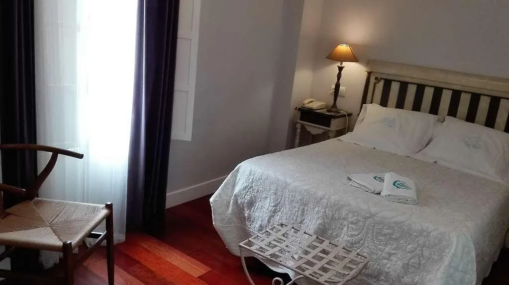 Le Petit Paris Hotel Seville Guest house